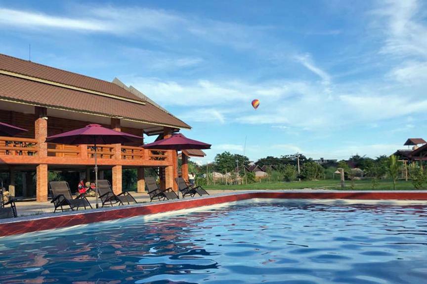 Padaeng Mountain View Resort Vang Vieng Buitenkant foto